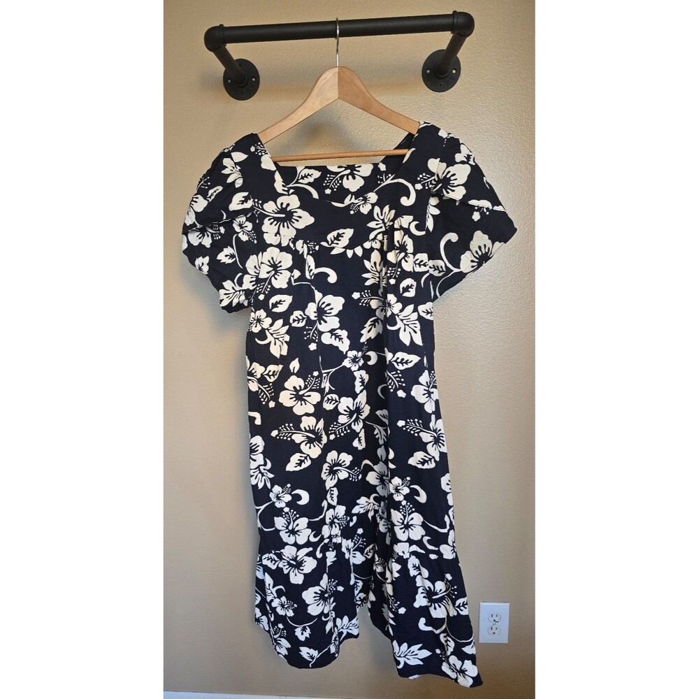 ALI'I Fashions blue and white Hawaiian floral dress with‎ pockets